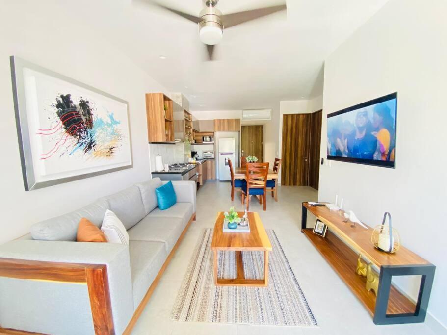 New Versalles Unit With Rooftop Pool *