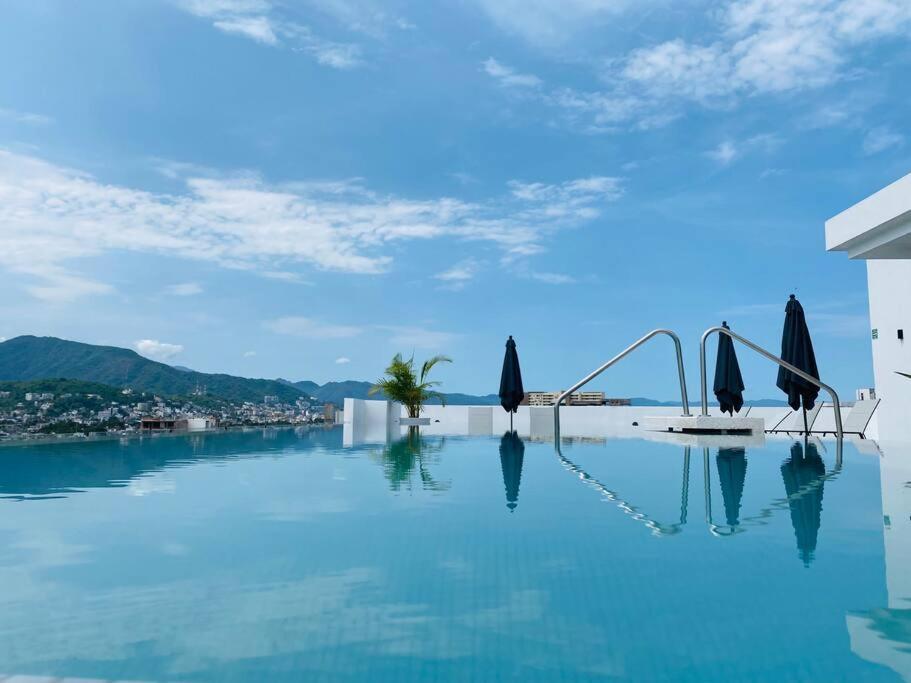 New Versalles Unit With Rooftop Pool *